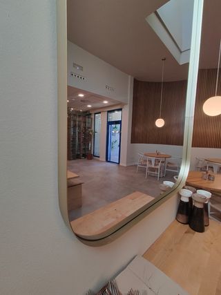 Espejo grande marco de metal dorado