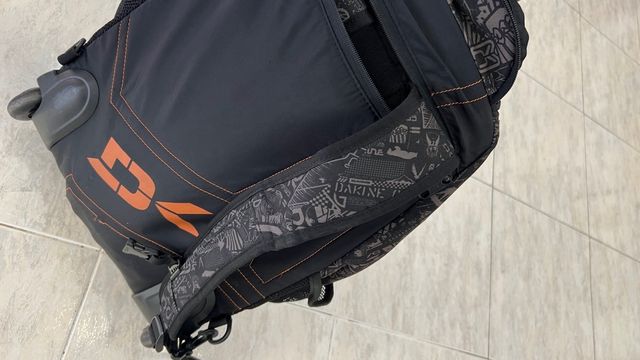 Mochila de viaje Dakine