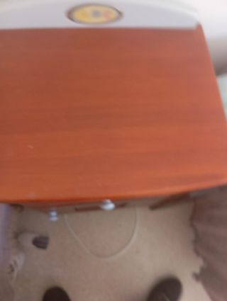 Conjunto de cabecero y mesita de noche