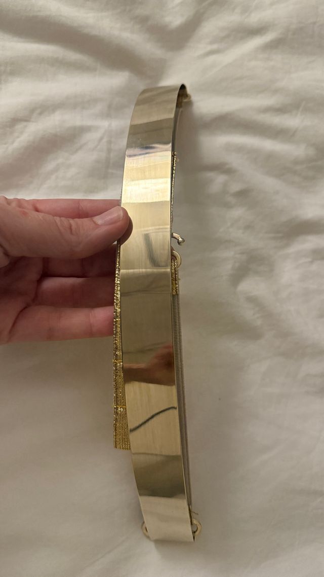 Cinturón dorado metalico