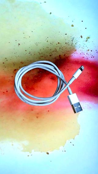 Cable USB lightning Apple. 1 metro