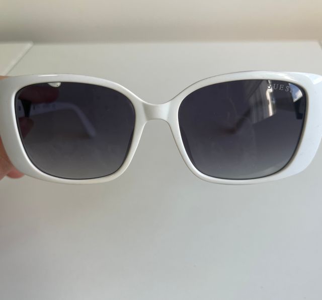 Gafas de sol marca Guess. 