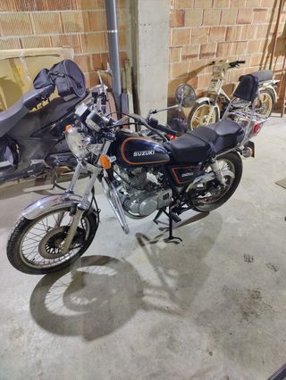 Suzuki gn 250.