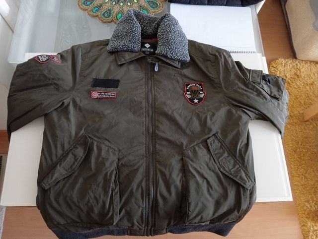 Bomber militar aviador