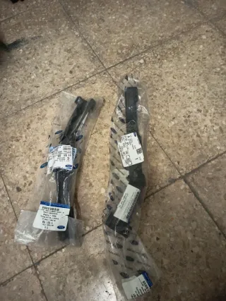 soportes paragolpes trasero izquierdo Ford fiesta