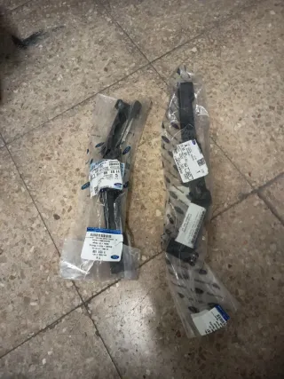 soportes paragolpes trasero izquierdo Ford fiesta