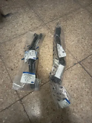 soportes paragolpes trasero izquierdo Ford fiesta