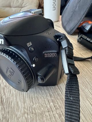Cámara réflex Nikon D3200 + objetivo 18-55mm