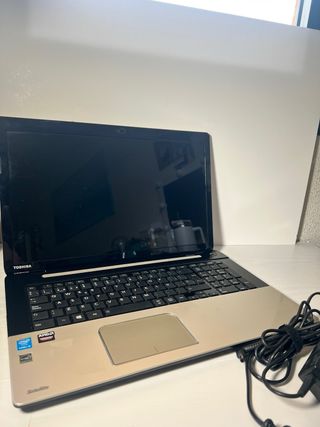 Ordenador portátil Toshiba Satellite L70 B 13D