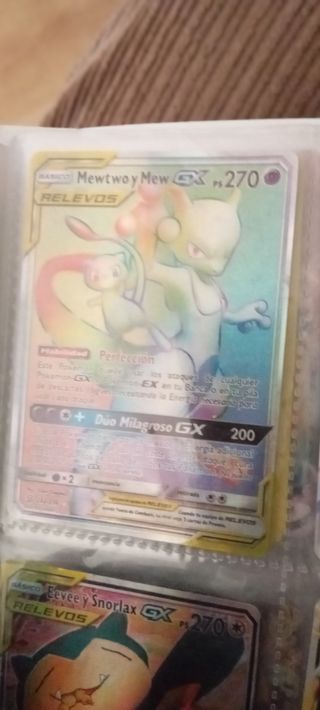 Carta Pokemon Mewtoo y Mew arcoiris GX