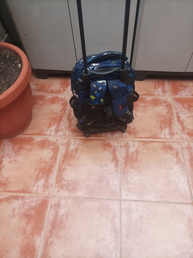 Mochila con ruedas totto