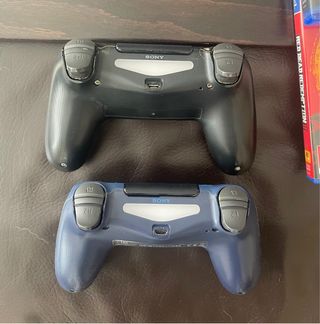 Playstation 4 negra + 2 mandos + juegos
