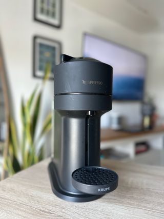 Cafetera Nespresso Vertuo Next XN910N - Como Nueva