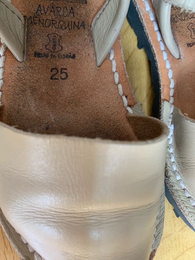 Menorquinas de piel beige talla 25