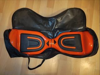 Hoverboard naranja con cargador mochila