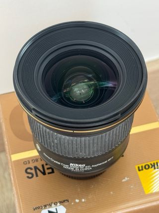 Objetivo Nikon Nikkor 20mm 1.8 en excelente estado