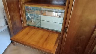 Armario de madera vintage con mueble bar