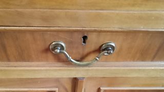 Armario de madera vintage con mueble bar