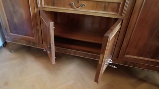 Armario de madera vintage con mueble bar