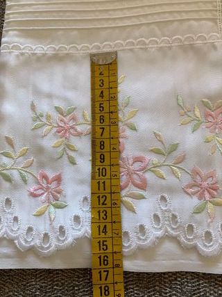 Sábana con nervios y tira bordada