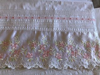 Sábana con nervios y tira bordada