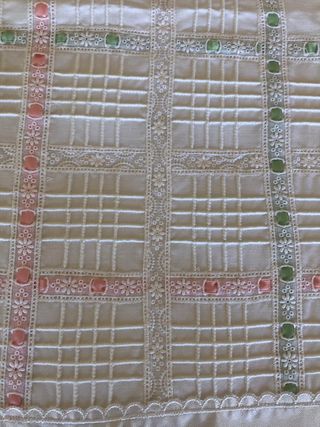 Sábana con nervios y tira bordada