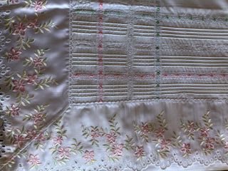 Sábana con nervios y tira bordada