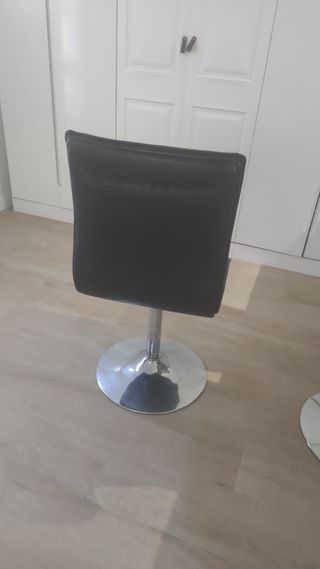 Silla giratoria negra