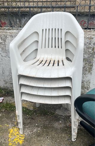 4 SILLAS PLASTICO JARDIN
