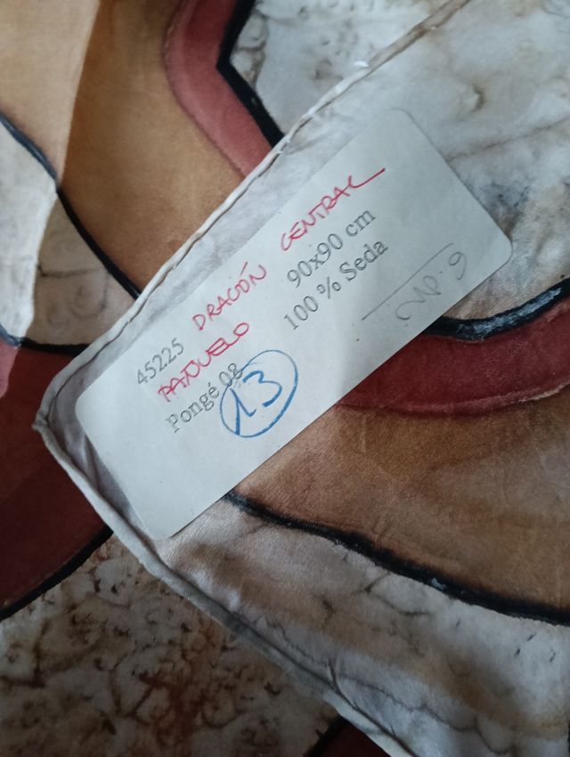 Pañuelos seda natural pintados a mano.