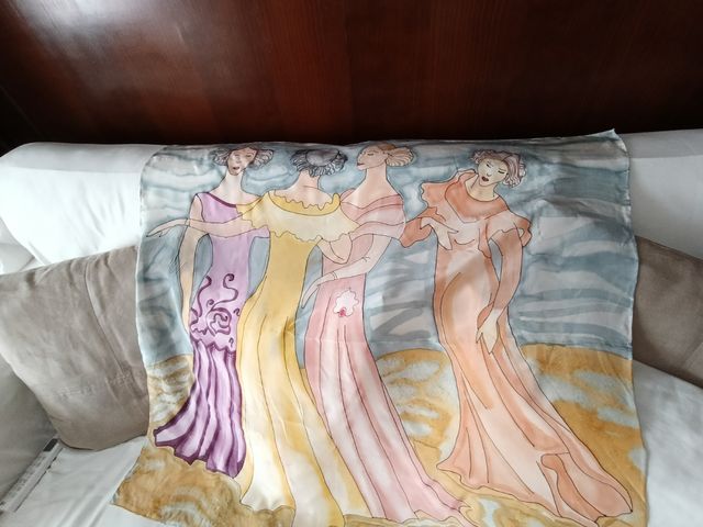 Pañuelos seda natural pintados a mano.