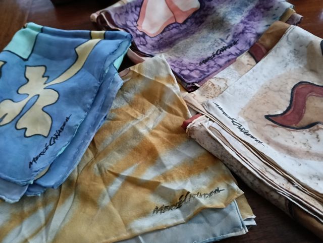 Pañuelos seda natural pintados a mano.