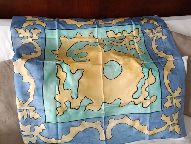 Pañuelos seda natural pintados a mano.