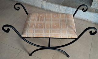 Banco taburete descalzador forja.