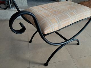 Banco taburete descalzador forja.