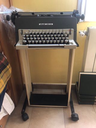 Máquina de escribir con soporte