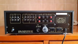 Amplificador estéreo SANYO DCA1001A