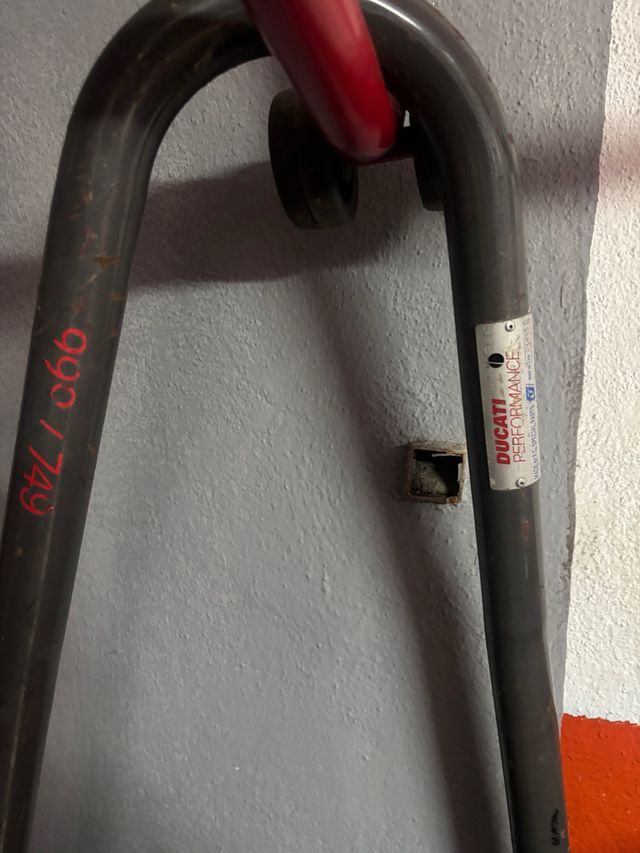 Caballete ducati 749 999.