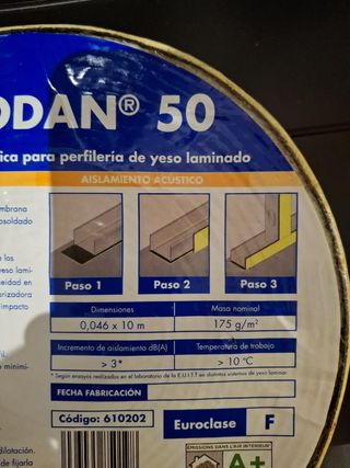 Banda de atenuación acústica