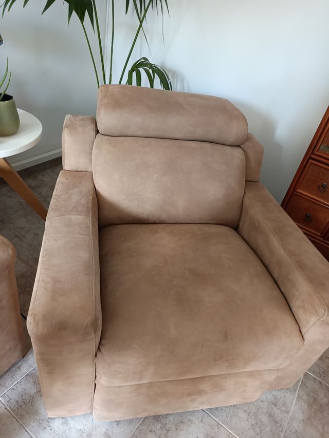 Sofá Chaiselongue y butaca relax eléctrica