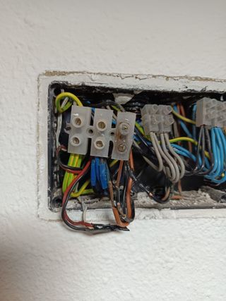 Reformas. Limpiezas. Electricidad. Fonta