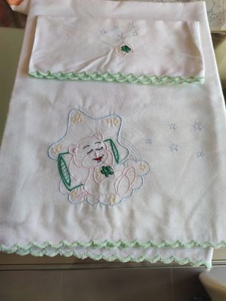 Juego de sábanas de cuna