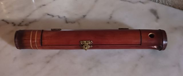 Caja artesanal de madera para pluma