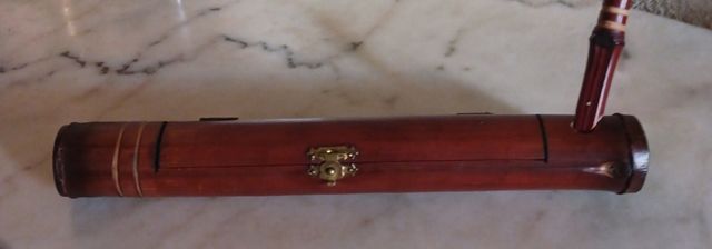 Caja artesanal de madera para pluma