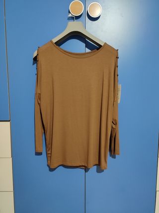 Maglia a spalle scoperte