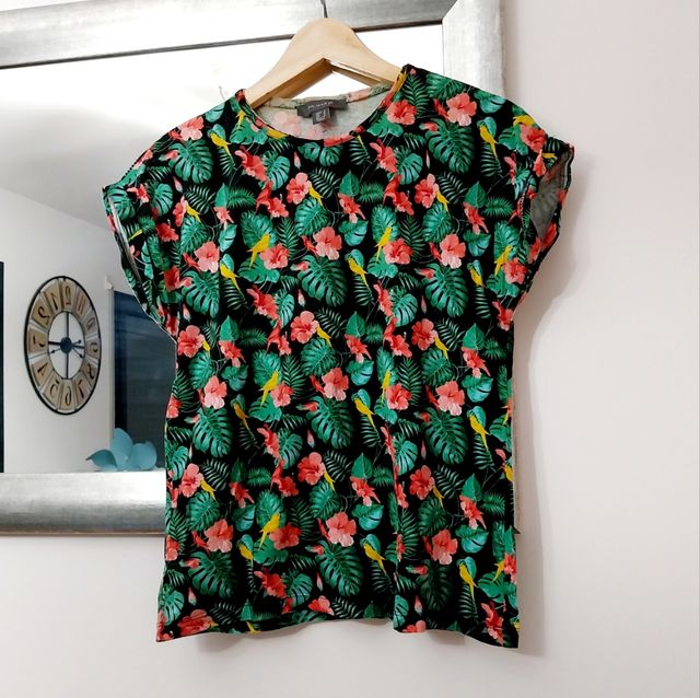Camiseta Primark Flores Manga Corta T.36