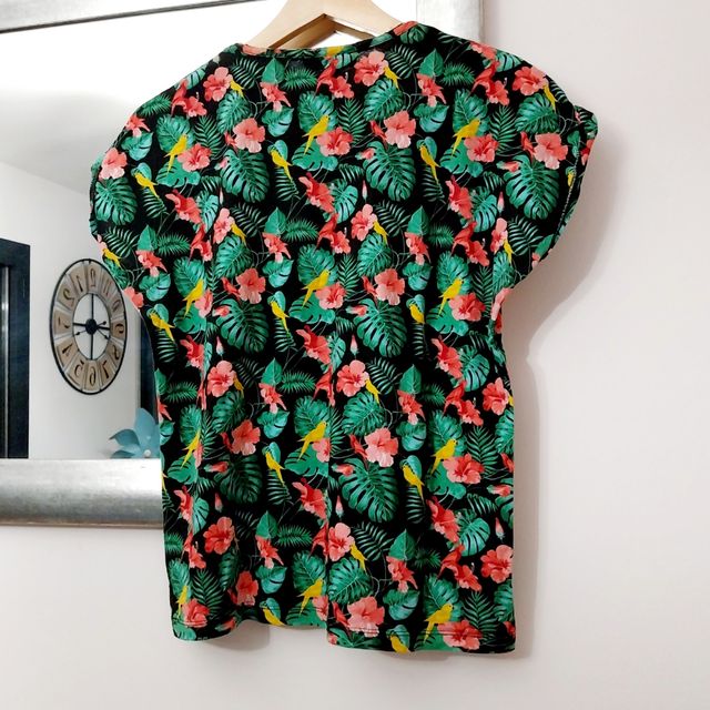 Camiseta Primark Flores Manga Corta T.36