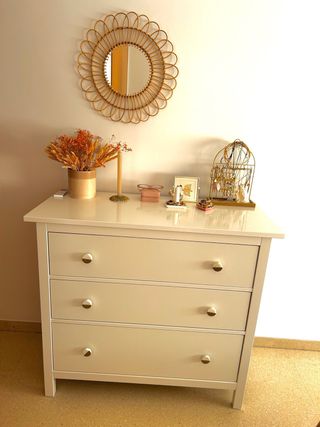 Cómoda de ikea blanca con tiradores de zara home