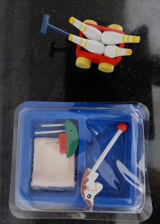 Giocattoli e altri accessori per case delle bambole in miniatura