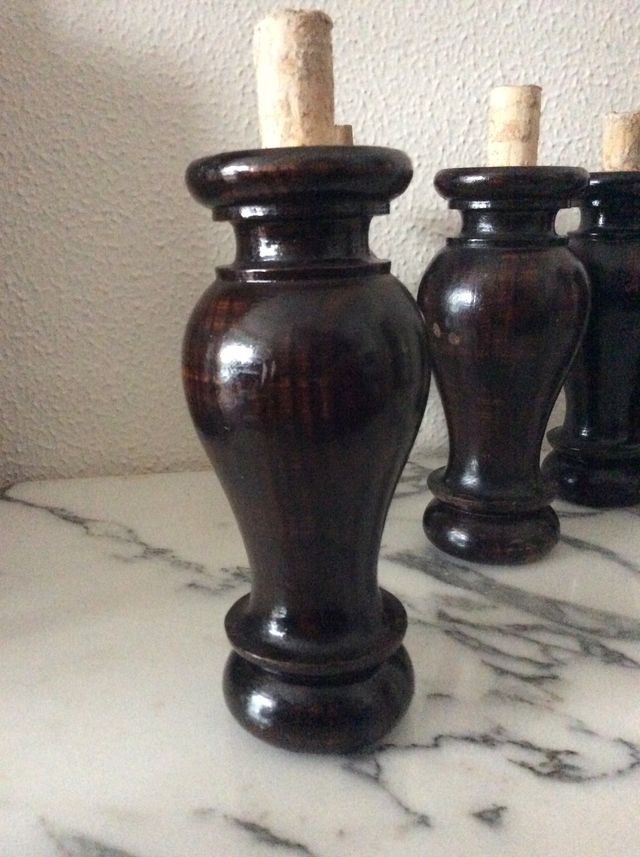 PATAS TORNEADAS PARA UN MUEBLE . SET DE 6 PATAS